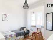 Aluga se quarto em apartamento de 6 quartos em Alfama,...