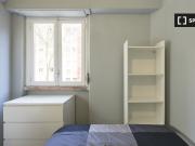 Aluga se quarto em apartamento de 6 quartos em Benfica,...