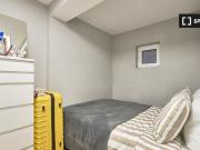 Aluga se quarto em apartamento de 6 quartos em Marvila,...