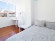 Aluga se quarto em apartamento de 6 quartos em Santa...