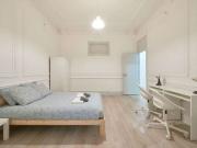 Aluga se quarto em apartamento de 6 quartos em Santa...