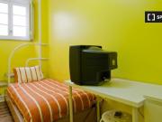 Aluga se quarto em apartamento de 6 quartos na Graça, Lisboa