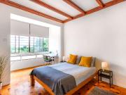 Aluga se quarto em apartamento de 6 quartos na Prelada,...