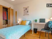 Aluga se quarto em apartamento de 6 quartos no Porto