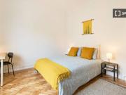 Aluga se quarto em apartamento de 7 quartos em Alvalade,...