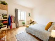 Aluga se quarto em apartamento de 7 quartos em Alvalade,...