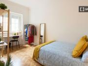 Aluga se quarto em apartamento de 7 quartos em Alvalade,...