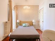 Aluga se quarto em apartamento de 7 quartos em Alvalade,...