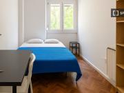 Aluga se quarto em apartamento de 7 quartos em Arroios,...