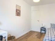 Aluga se quarto em apartamento de 7 quartos em Benfica,...