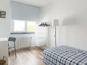 Aluga se quarto em apartamento de 7 quartos em Benfica,...