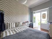 Aluga se quarto em apartamento de 7 quartos em Benfica,...