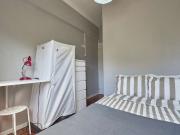 Aluga se quarto em apartamento de 7 quartos em Benfica,...