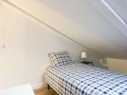 Aluga se quarto em apartamento de 7 quartos em Benfica,...