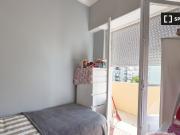 Aluga se quarto em apartamento de 7 quartos em Benfica,...