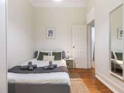 Aluga se quarto em apartamento de 7 quartos em Santa...