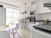 Aluga se quarto em apartamento de 7 quartos em Santa... Aluga se quarto em apartamento de 7 quartos em Santa...