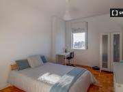 Aluga se quarto em apartamento de 7 quartos na Boavista,...