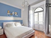 Aluga se quarto em apartamento de 8 quartos em Lisboa,...