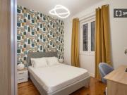 Aluga se quarto em apartamento de 8 quartos em Lisboa,...