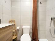 Aluga se quarto em apartamento de 8 quartos em Santa...