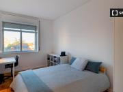 Aluga se quarto em apartamento de 8 quartos na Boavista,...