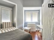 Aluga se quarto em apartamento de 8 quartos no Areeiro,...