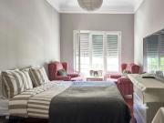 Aluga se quarto em apartamento de 8 quartos no Areeiro,...