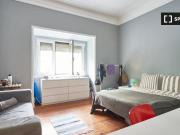 Aluga se quarto em apartamento de 8 quartos no Areeiro,...