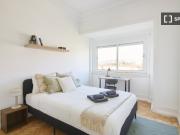 Aluga se quarto em apartamento de 9 quartos em Lisboa