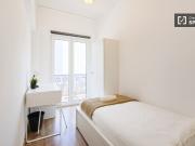 Aluga se quarto em apartamento de 9 quartos em Lisboa