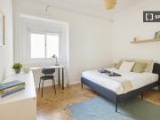 Aluga se quarto em apartamento de 9 quartos em Lisboa