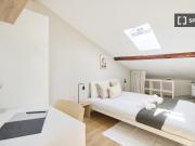 Aluga se quarto em apartamento de 9 quartos em Santa...