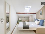 Aluga se quarto em apartamento de 9 quartos em Santa...