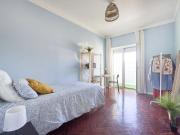 Aluga se quarto em apartamento partilhado de 7 quartos...