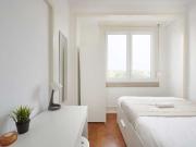 Aluga se quarto em apartamento partilhado de 7 quartos...