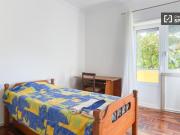 Aluga se quarto em apartamento T3 em Belém, Lisboa