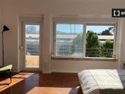 Aluga se quarto em apartamento T4 em Alvalade, Lisboa