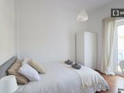Aluga se quarto em apartamento T5 em Cacilhas, Almada