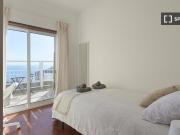 Aluga se quarto em apartamento T5 em Cacilhas, Almada