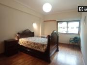 Aluga se quarto em apartamento T5 no Bairro Padre Cruz