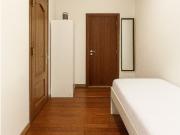 Aluga se quarto em apartamento T5 nos Anjos, Lisboa