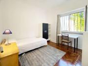 Aluga se quarto em casa com 8 quartos na Parede, Cascais