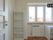 Aluga se quarto em casa de 14 quartos em Alvalade, Lisboa