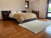 Aluga se quarto em moradia com 11 quartos na Sra. Do...