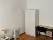 Aluga se quarto em moradia com 11 quartos na Sra. Do...