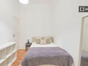 Aluga se quarto em moradia de 11 quartos em Santa Cruz,...