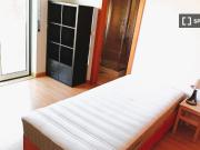 Aluga se quarto em moradia T4 em Cascais