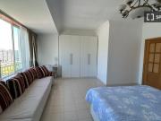 Aluga se quarto num apartamento de 4 quartos em Lisboa