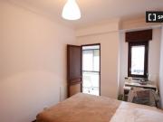 Aluga se quartos em apartamento T3 na Parede, Lisboa